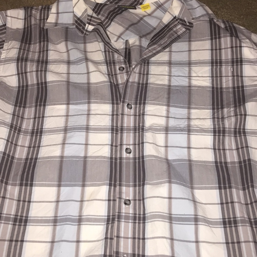 Short sleeve dress shirt